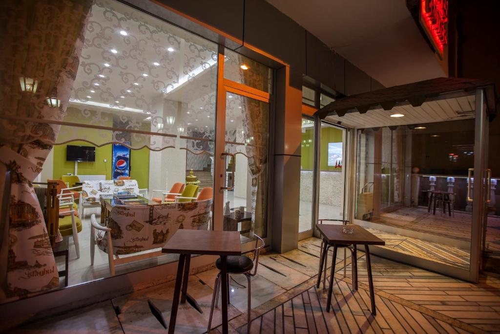 נבשהיר Hotel Seven Brothers מראה חיצוני תמונה