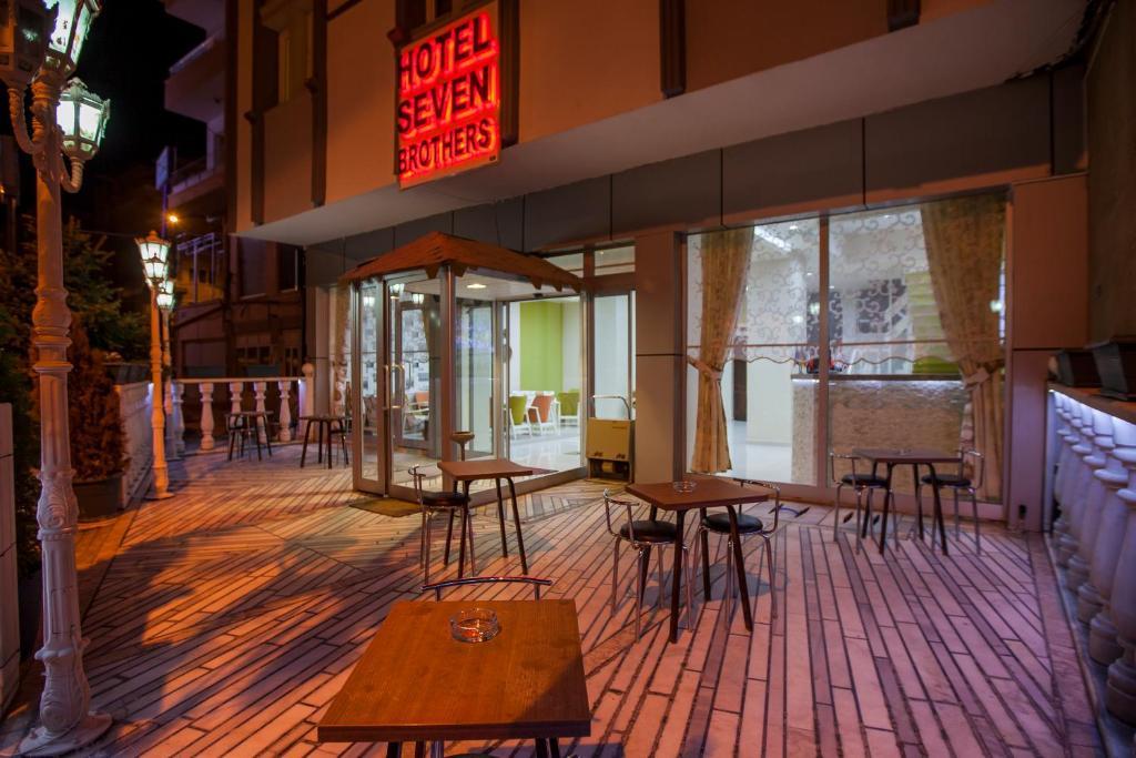 נבשהיר Hotel Seven Brothers מראה חיצוני תמונה